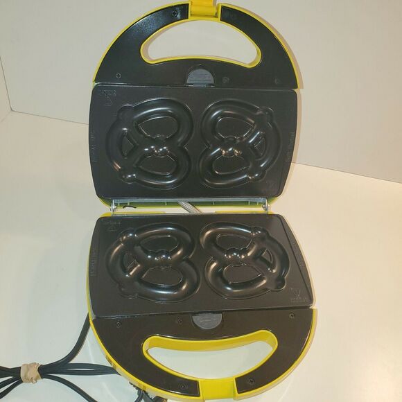 Soft Pretzels At Home Nostalgia Electrics SPF-200 Soft Pretzel Factory - Picture 2 of 4